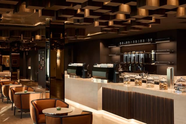 CR1 Bar & Lounge
