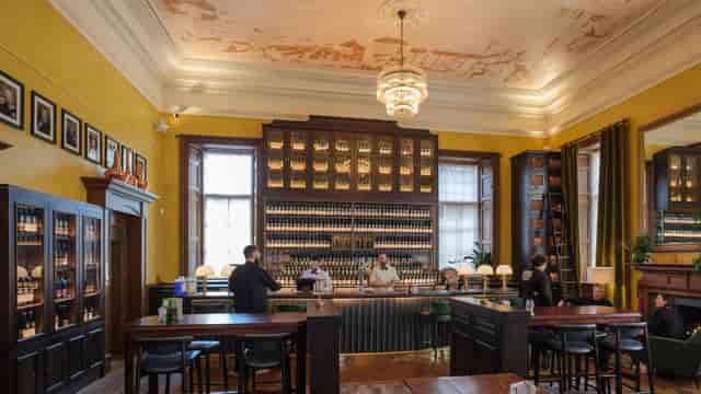 Sophisticated Oval Room at SMWS: Ideal for exclusive corporate networking and VIP receptions.