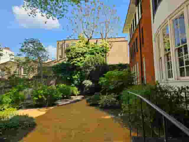 Courtyard & Garden 