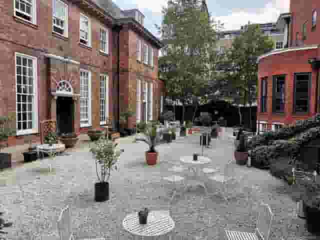 Courtyard & Garden 