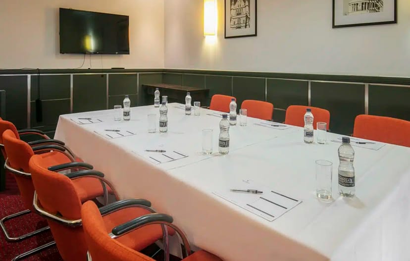 The Crown London Hotel - image 1