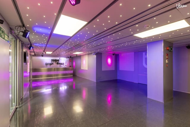 Sala Leds Truss Madrid event venue with purple LED lighting for product launches and receptions.