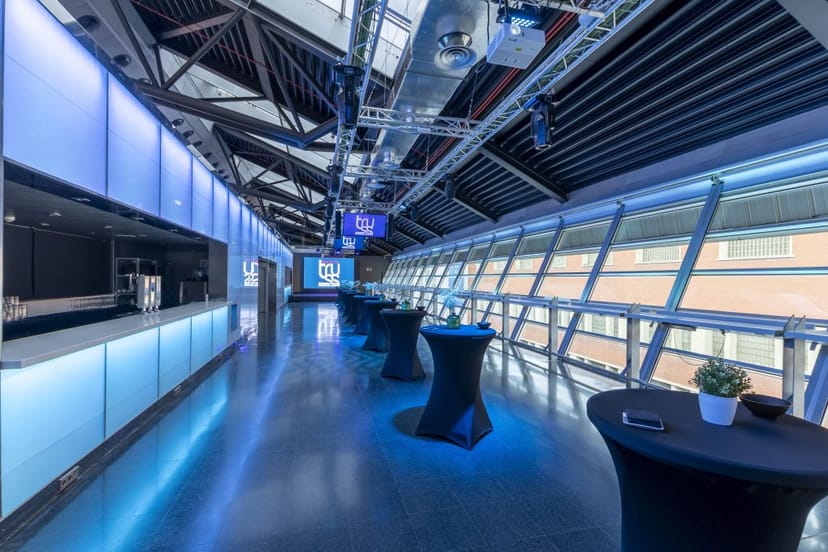 Modern Terraza Truss Madrid venue with LED bar for corporate networking receptions and events.