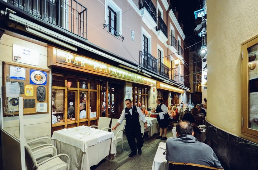 Restaurante Casa Robles tapas bar: intimate setting for corporate dinners and networking events.