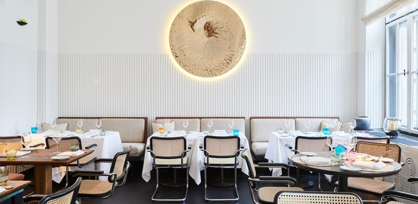 Sophisticated Gallery in Pageou event venue for high-end board meetings and private dinners.