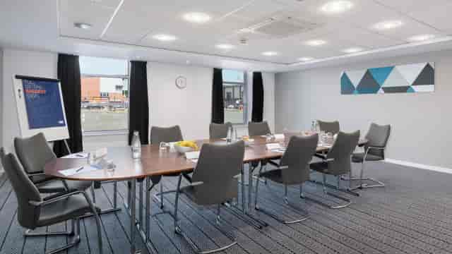 Holiday Inn Express Leigh - Sports Village