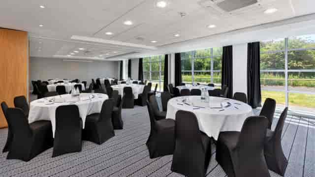 Holiday Inn Express Leigh - Sports Village - image 2