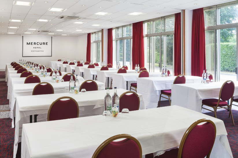 Mercure Northampton Hotel - image 1