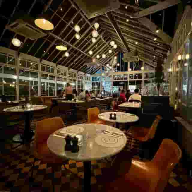 Gees Restaurant & Bar