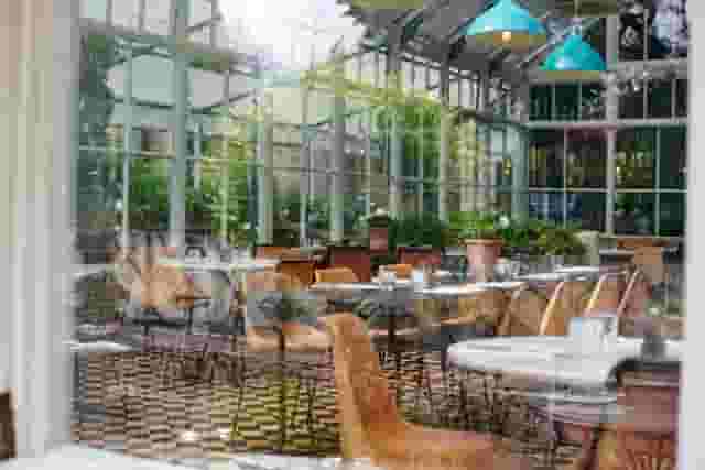 Gees Restaurant & Bar