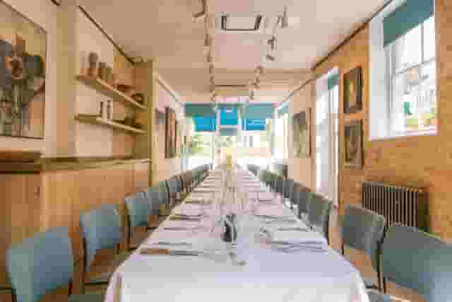 Gees Restaurant & Bar