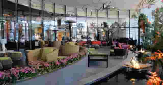 VICE VERSA Patio & Lounge