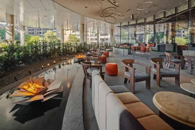 VICE VERSA Patio & Lounge