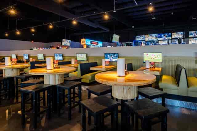 JefeBet Event Center: Industrial sports venue for corporate happy hours and networking events.