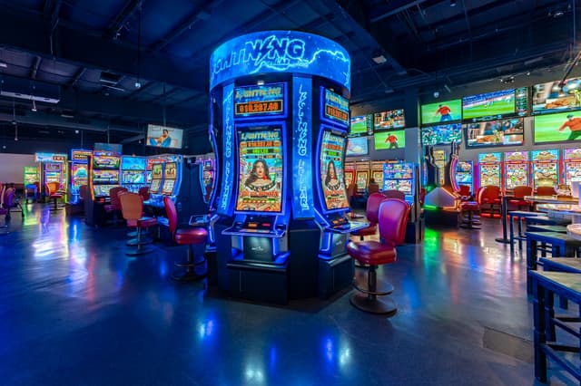 Ojos Locos Sports Cantina