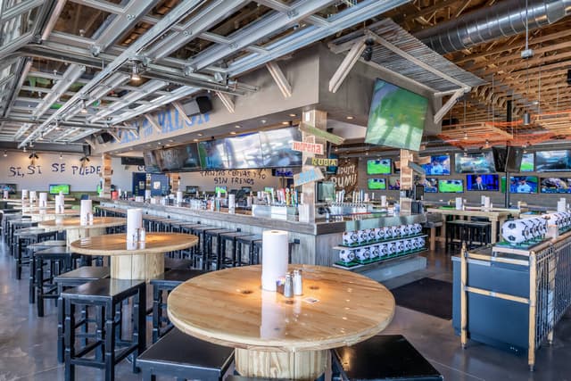 Ojos Locos Sports Cantina