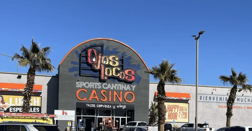 Ojos Locos Sports Cantina: vibrant venue for team-building and corporate networking events.