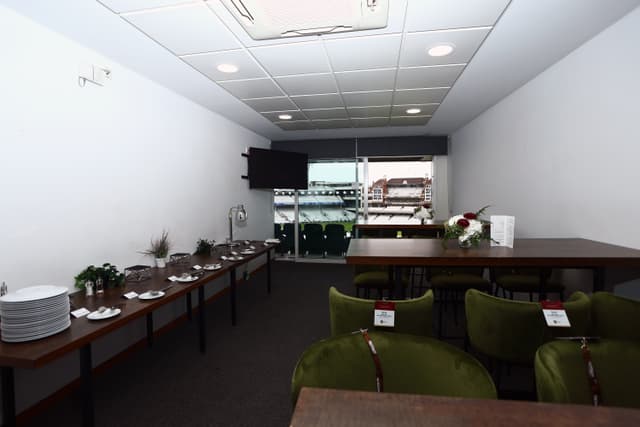 Single Executive Box