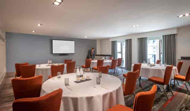 Clayton Hotel Cambridge - image 2