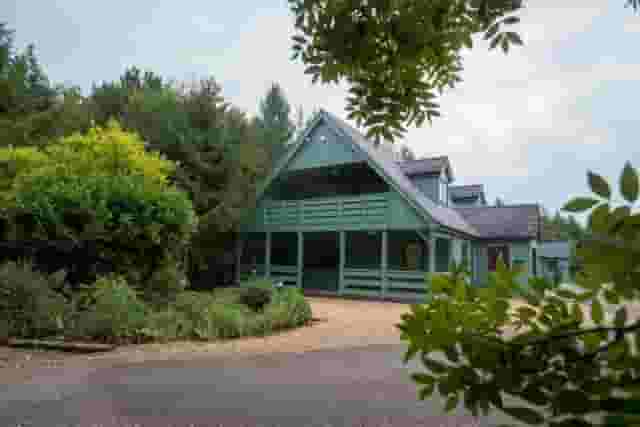Lakeside Lodge Golf & Country Club