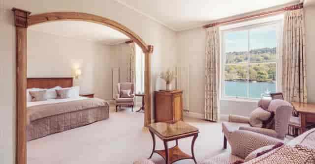 Lakeside Hotel & Spa - image 2
