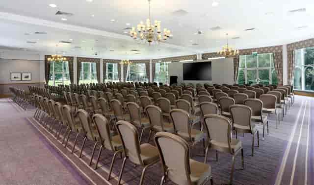 Lakeside Hotel & Spa - image 3