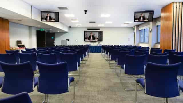 Stirling Court Hotel - image 3