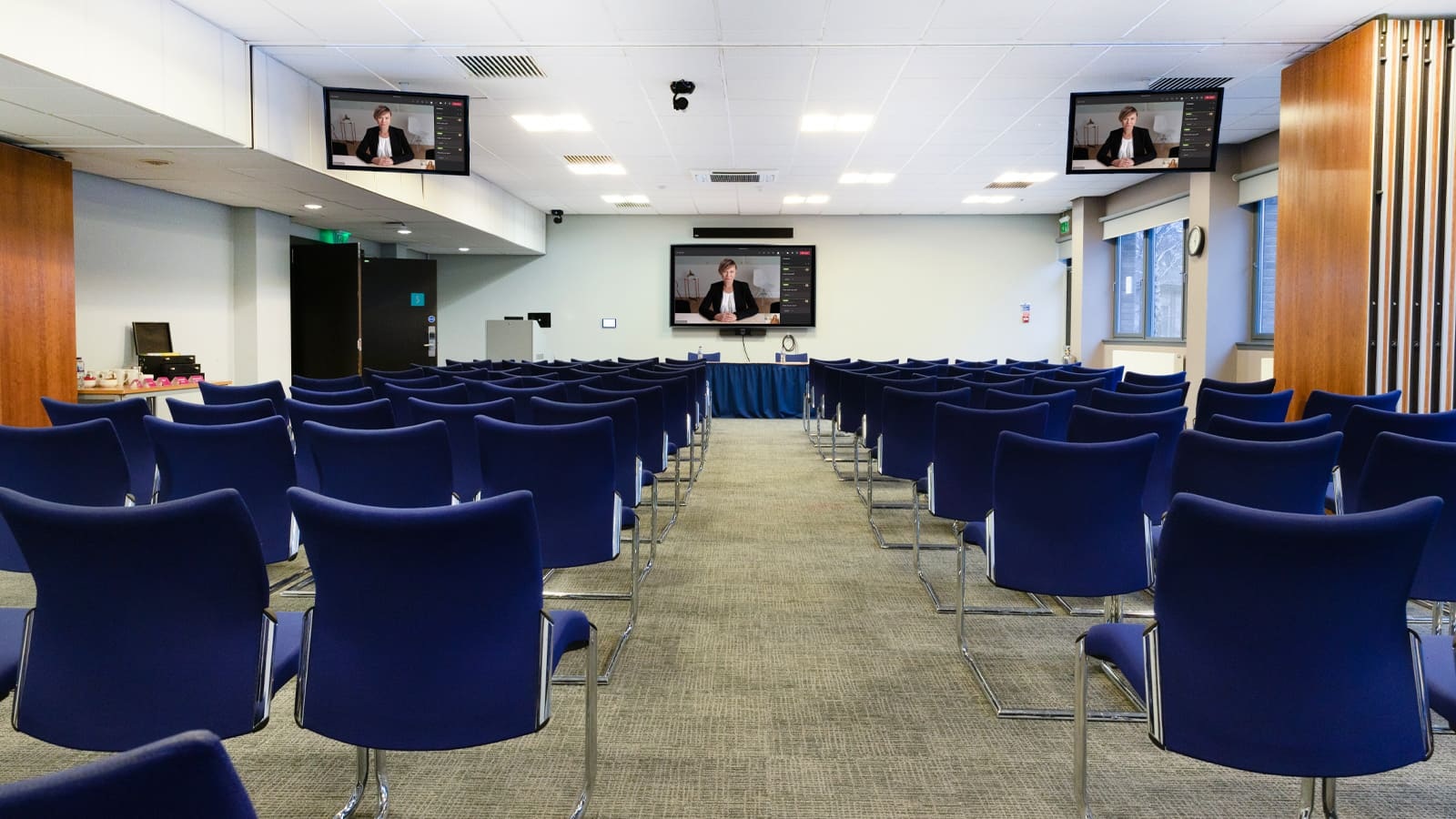 Stirling Court Hotel - image 1