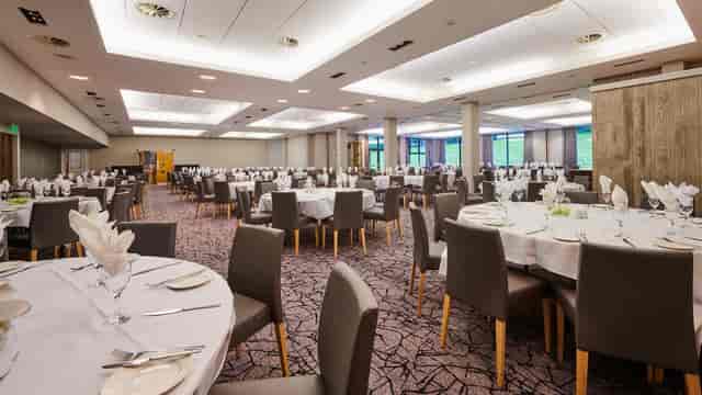 Stirling Court Hotel - image 3