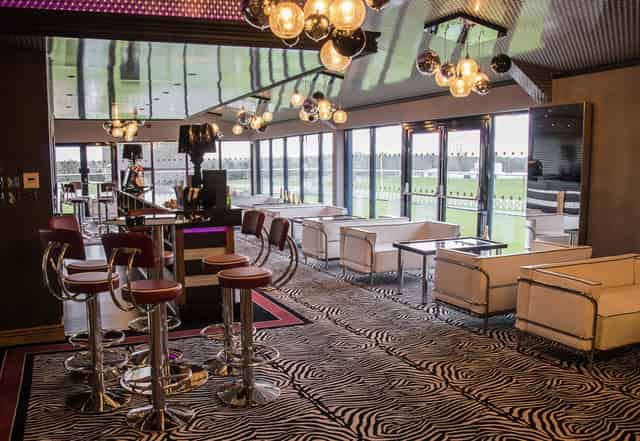 Horizon Lounge / Champagne Lounge