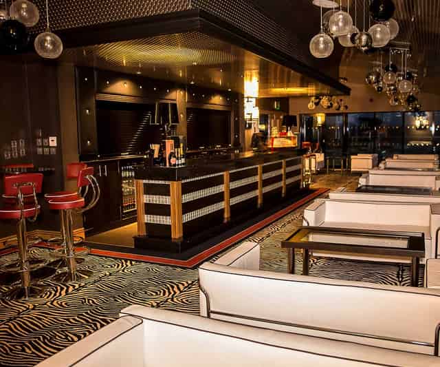 Horizon Lounge / Champagne Lounge