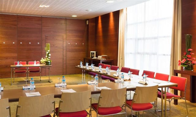 U-shape boardroom at Novotel Casablanca City Center for corporate meetings and business conferences.
