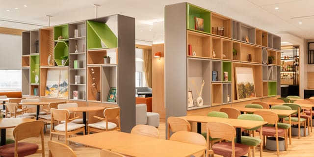 Holiday Inn Almaty - image 2