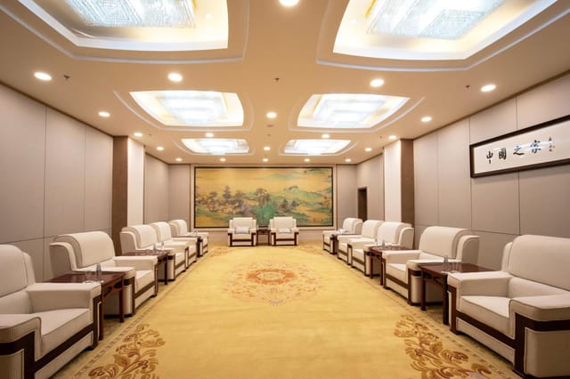Beijing Palace Soluxe Hotel Astana - image 2