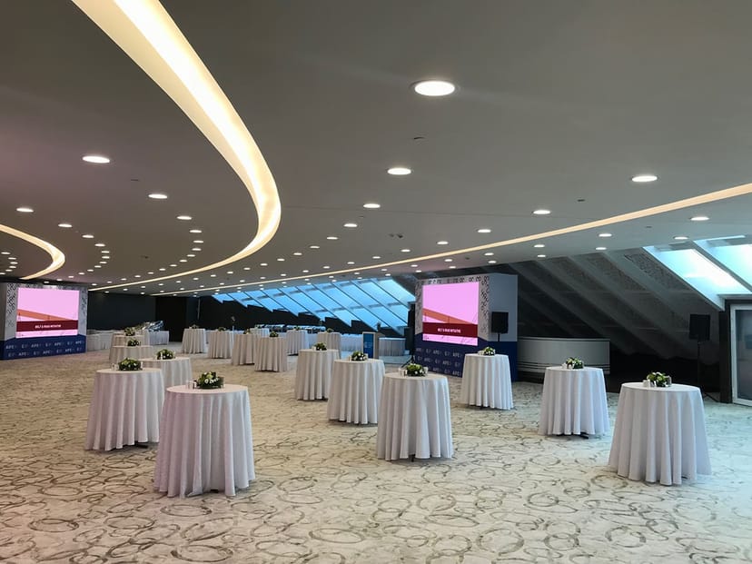 Modern ASPAN VIP-hall with cabaret seating and AV for networking mixers and corporate events.