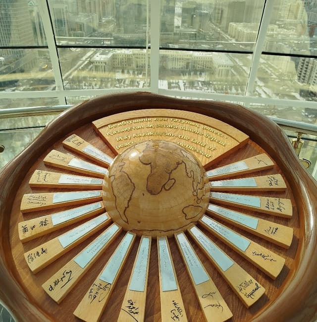 Lower Viewing Platform / Mini Gallery