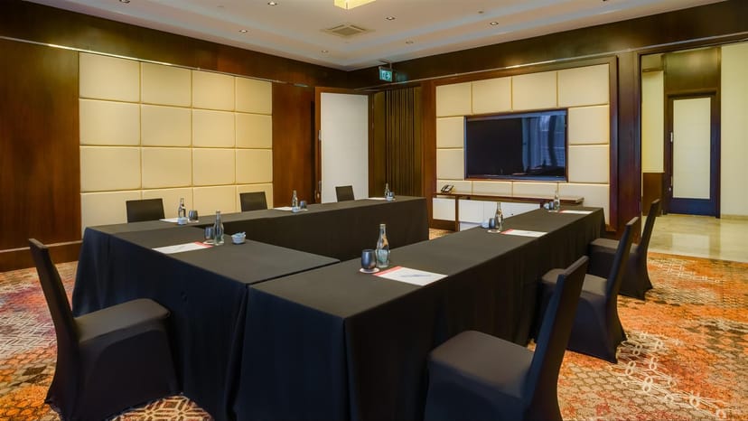 Crowne Plaza Nairobi Airport - image 1
