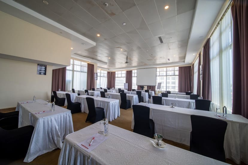 PrideInn Azure Hotel - image 1
