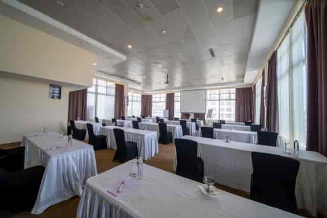 PrideInn Azure Hotel - image 2