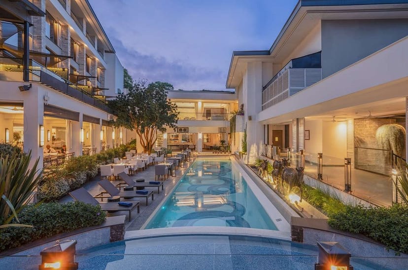 PrideInn Azure Hotel - image 1