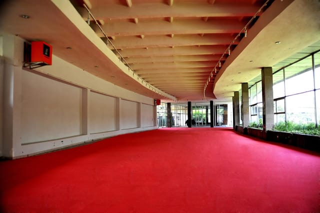 ExpoGeorgia Hall 3: Versatile blank-canvas event space with high ceilings for corporate activations.