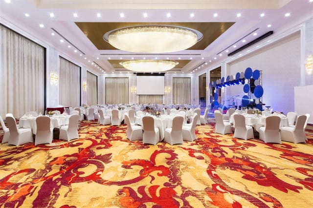 Hualing Ballroom in Tbilisi featuring elegant chandeliers for luxury weddings and corporate events.