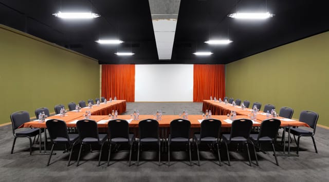 U-shape Panorama Meeting Room at Holiday Inn Tbilisi, ideal for tactical business conferences.