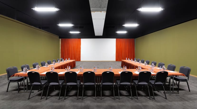 Holiday Inn Tbilisi U-shaped boardroom for business meetings and corporate workshops.