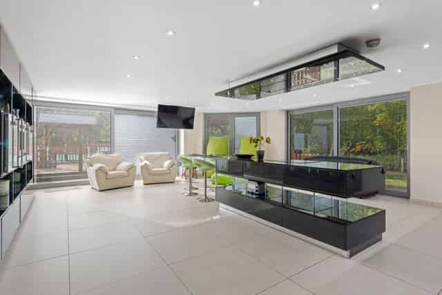 Lounge / Open-Plan Living and Dining Area