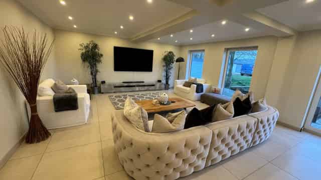 Lounge / Open-Plan Living and Dining Area