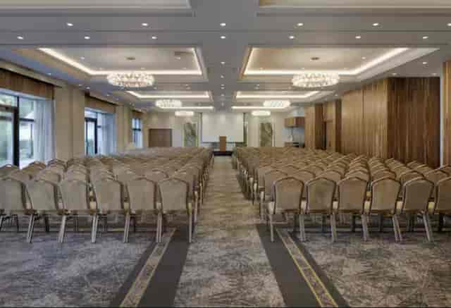 Kingsfisher Suite theater-style ballroom for corporate conferences and professional events.