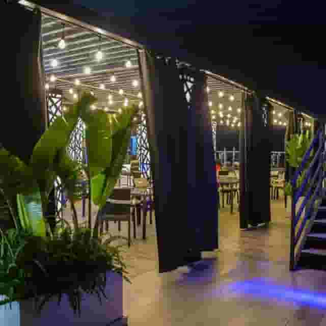Bar & Lounge Area