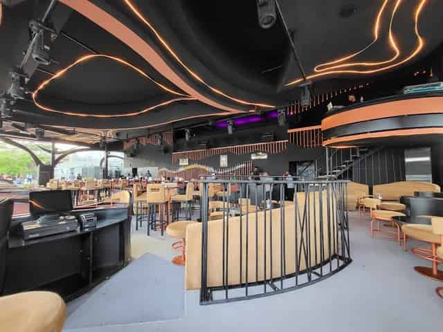 Bar & Lounge Area