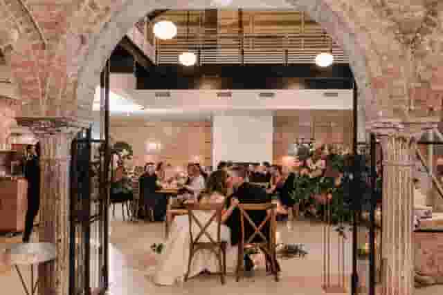Café & Dining Area